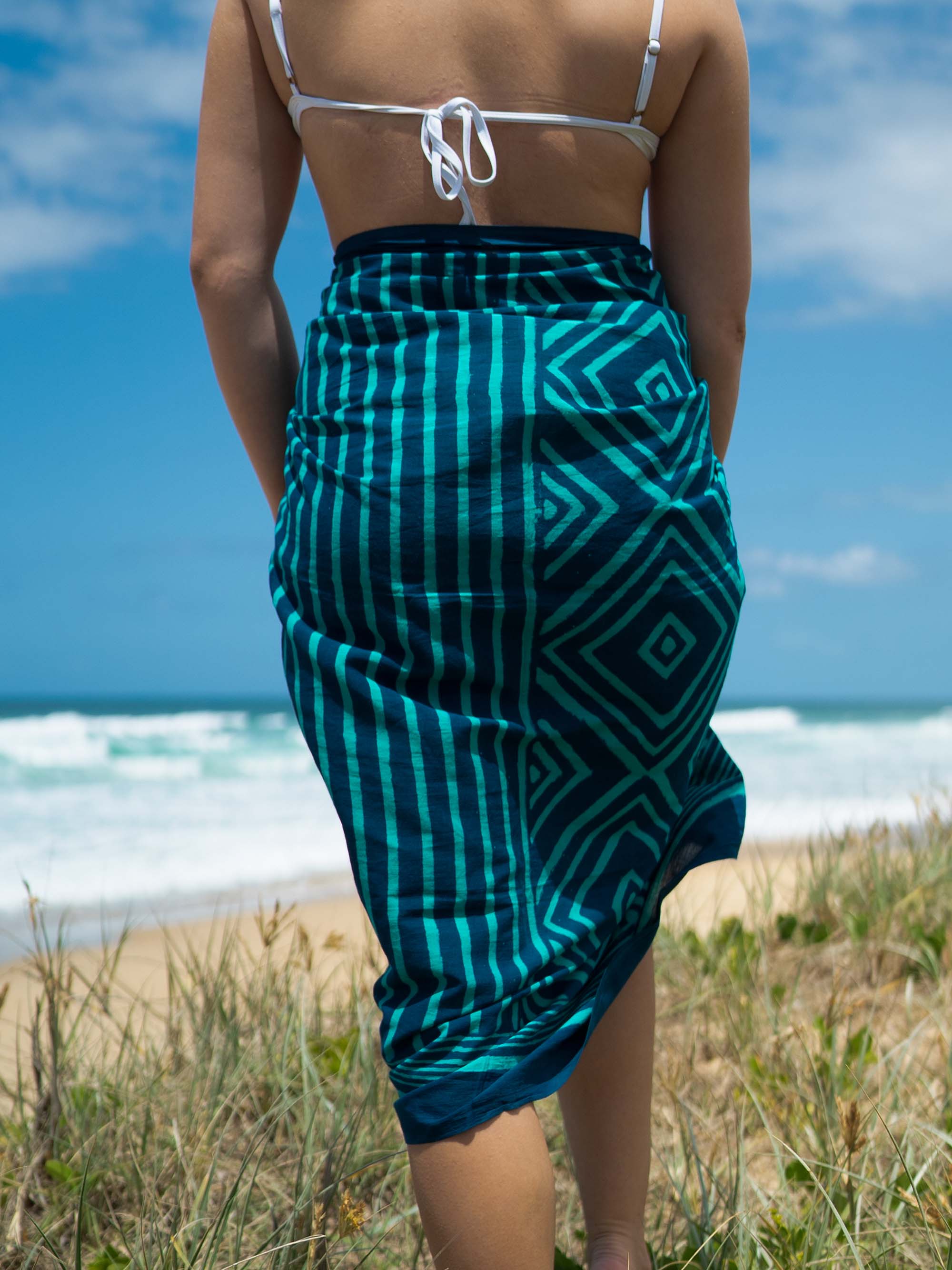 Plus Crinkle Cotton Sarong in Linear Bloom